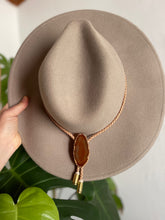 Load image into Gallery viewer, Adjustable hat band / Hat Bolo Tie