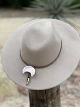 Load image into Gallery viewer, Adjustable hat band / Hat Bolo Tie