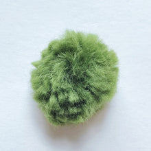 Load image into Gallery viewer, Pom Pom suspend.it