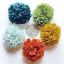 Load image into Gallery viewer, Pom Pom suspend.it