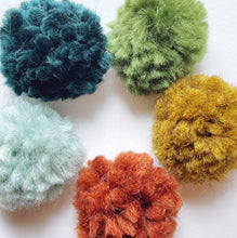 Load image into Gallery viewer, Pom Pom suspend.it