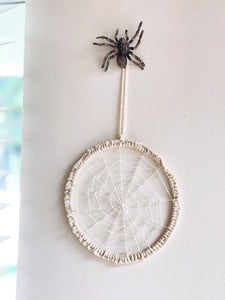 Creepy Crawler web spider suspend.it and macrame web