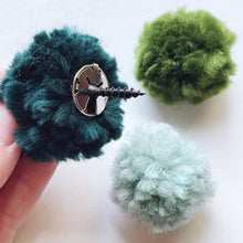 Load image into Gallery viewer, Pom Pom suspend.it